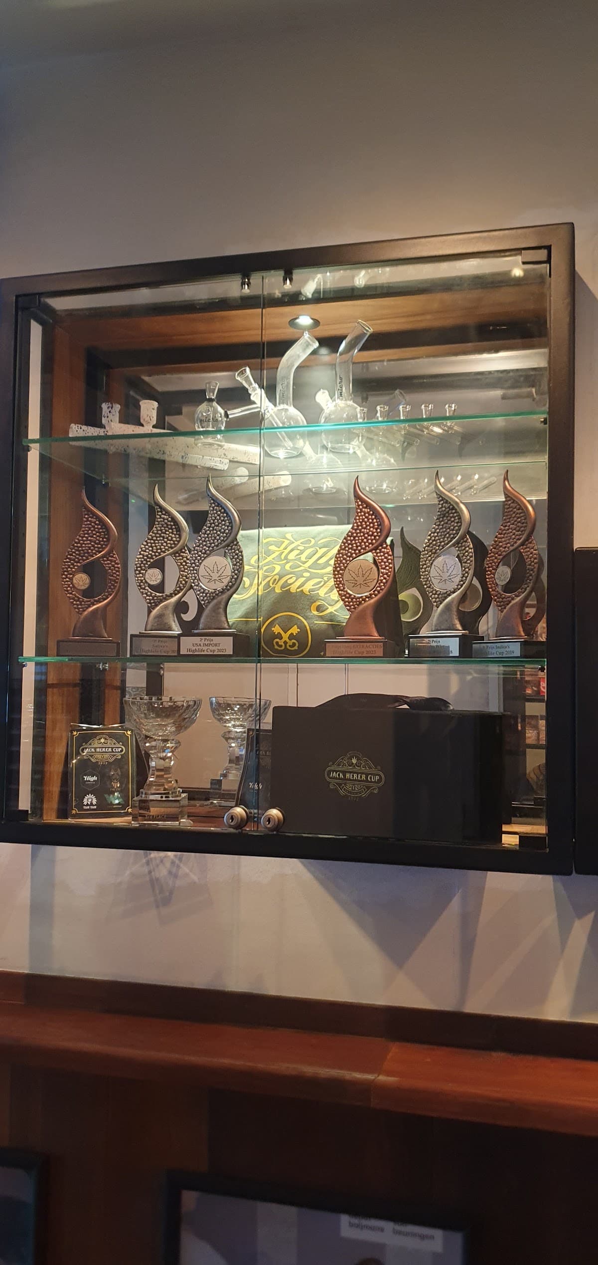 High Society - Foto 3